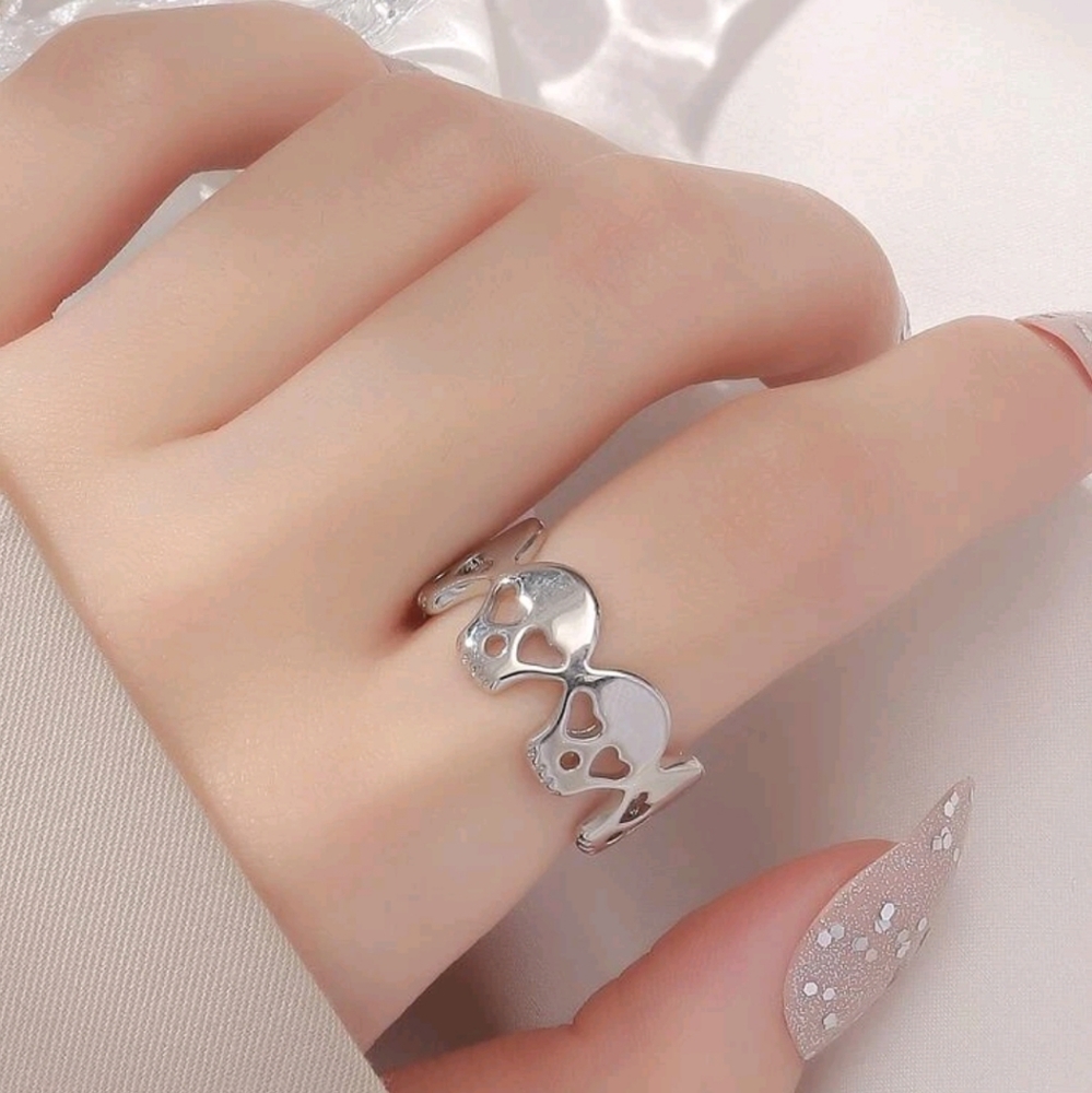 Silvertone skull eternity band ring NEW